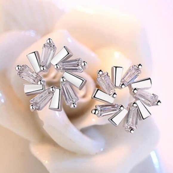 NEW 925 Sterling Silver Diamond Flower Earrings C - Picture 1 of 7